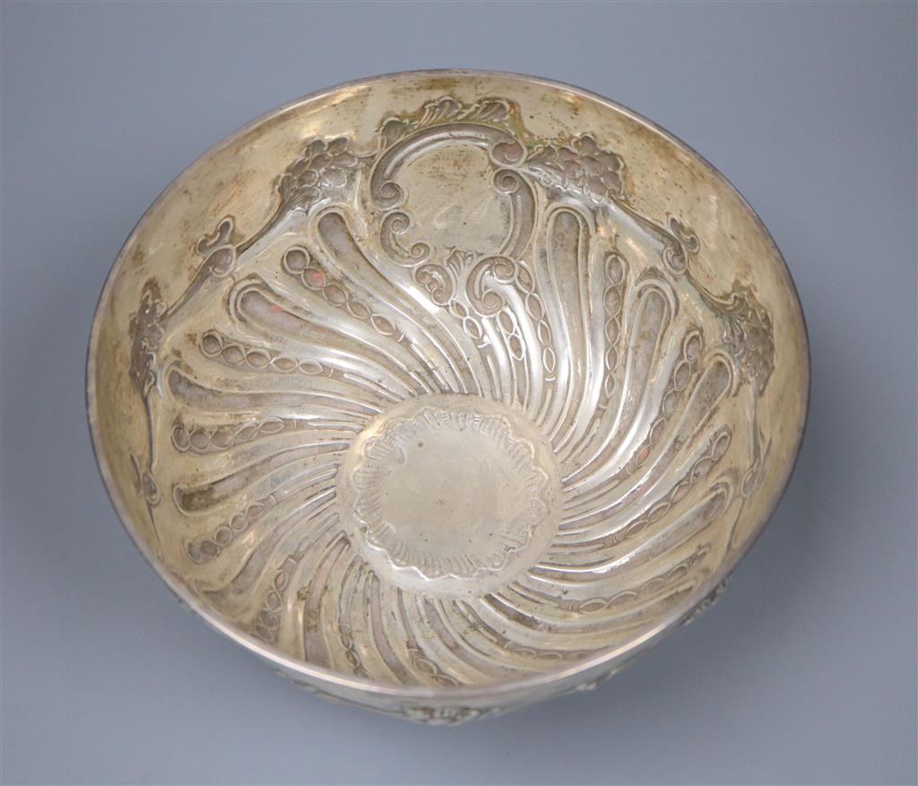 A late Victorian repousse silver rose bowl, William Hutton & Sons, London, 1899,21cm, 17.5oz.